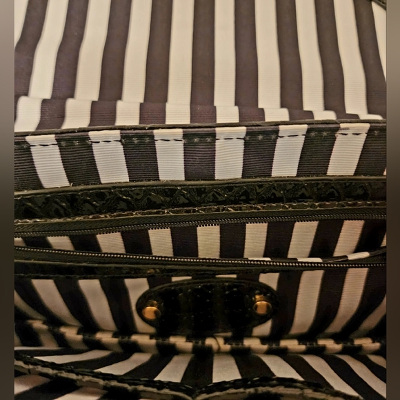 Gianni Bini Clutch Purse with Gold Chain - Picture 3 of 10